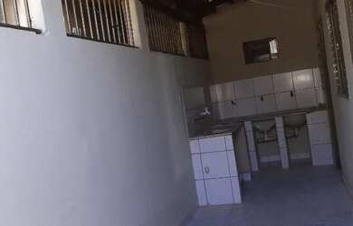 Imagem: A casa possui 1 Dormitório, 1 Banheiro e está localizado