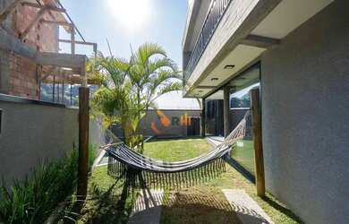 Imagem: A casa em condomínio possui 3 Dormitórios, 5 Banheiros, 2