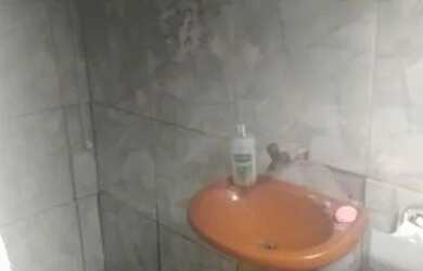 Imagem: A casa possui 1 Dormitório, 1 Banheiro e está localizado