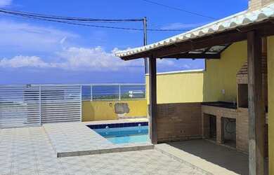 Imagem: A casa possui 2 Dormitórios, 2 Banheiros, 2 Vagas na garagem