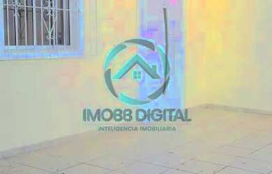 Imagem: A casa possui 3 Dormitórios, 1 Banheiro, 2 Vagas na garagem