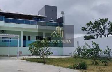 Imagem: A casa possui 3 Dormitórios, 2 Banheiros, 5 Vagas na garagem