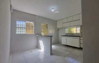 Imagem: A casa possui 3 Dormitórios, 2 Banheiros, 2 Vagas na garagem