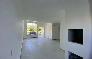 Imagem 10: Casa em Hípica. Área de serviço, Lareira, 2 Vagas na garageme3 Dormitórios