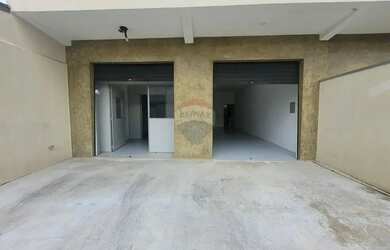 Imagem: O depósito possui 3 Vagas na garagem, 70m² de Área e está