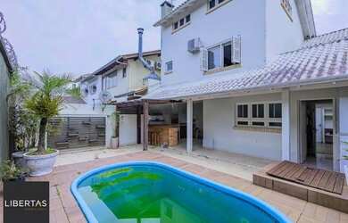 Imagem: A casa em condomínio possui 3 Dormitórios, 3 Banheiros, 3