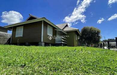 Imagem: A casa possui 3 Dormitórios, 1 Banheiro, 1 Vaga na garagem