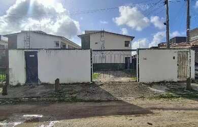 Imagem: A casa possui 2 Dormitórios, 1 Banheiro, 1 Vaga na garagem