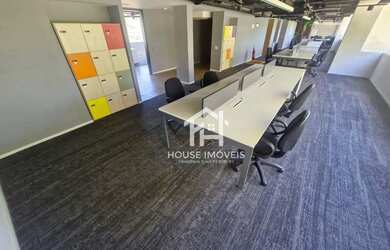 Imagem: O depósito possui 5 Vagas na garagem e 213m² de Área e está