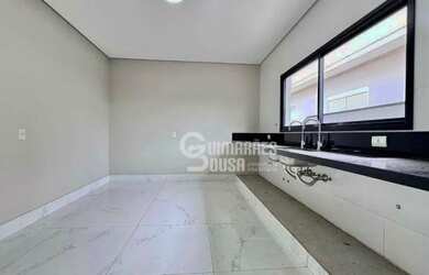 Imagem 6: Casa de Alto Padrão com 4 Suítes no Condomínio Portal do Paraíso II...