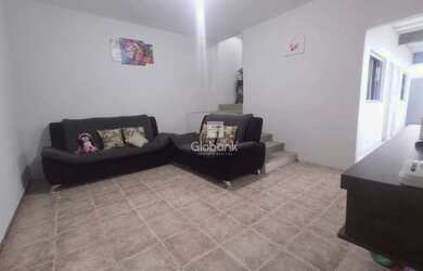 Imagem: A casa possui 3 Dormitórios, 1 Banheiro, 3 Vagas na garagem