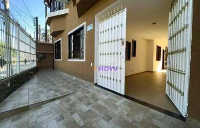 Imagem: A casa possui 4 Dormitórios, 5 Banheiros, 2 Vagas na garagem