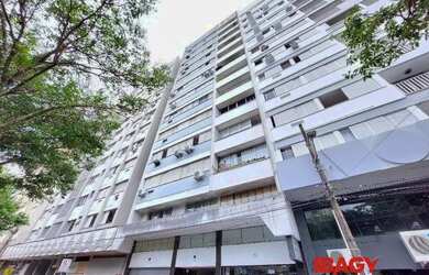 Imagem: O apartamento possui 3 Dormitórios, 1 Banheiro, 1 Vaga na garagem