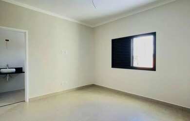 Imagem 13: Casa à venda em Atibaia com 3 suítes, localizada em bairro de Alto Padrão