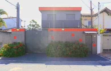 Imagem: O depósito possui 3 Vagas na garagem e 530m² de Área e está