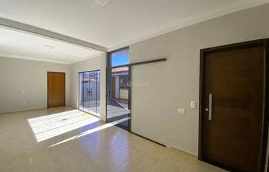 Imagem 8: SOBRADO COM SALA COMERCIAL À VENDA NO JARDIM FLAMINGOS EM ARAPONGAS