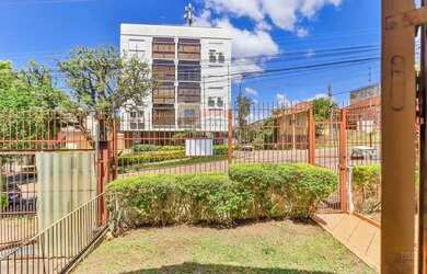 Imagem 13: Espaço, Sol e Tradição Casa Clássica com 6 Dormitórios em Terreno...