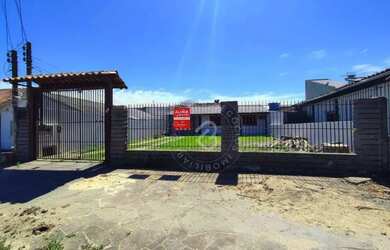 Imagem: A casa possui 2 Dormitórios, 1 Banheiro, 5 Vagas na garagem