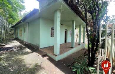 Imagem: A casa possui 3 Dormitórios, 2 Banheiros, 3 Vagas na garagem