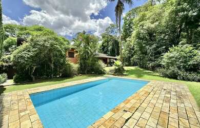 Imagem: A casa em condomínio possui 4 Dormitórios, 5 Banheiros, 4