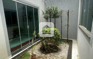 Imagem: A casa possui 4 Dormitórios, 1 Banheiro, 3 Vagas na garagem