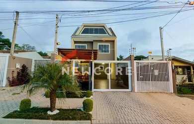 Imagem: A casa possui 3 Dormitórios, 2 Banheiros, 2 Vagas na garagem