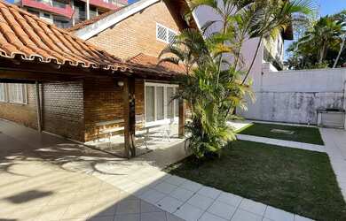 Imagem: A casa possui 4 Dormitórios, 4 Banheiros, 3 Vagas na garagem