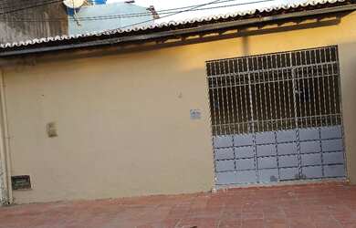 Imagem: A casa possui 2 Dormitórios, 2 Banheiros, 1 Vaga na garagem