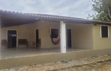 Imagem: A casa possui 3 Dormitórios, 2 Banheiros, 3 Vagas na garagem