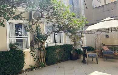 Imagem: A casa possui 3 Dormitórios, 3 Banheiros, 2 Vagas na garagem