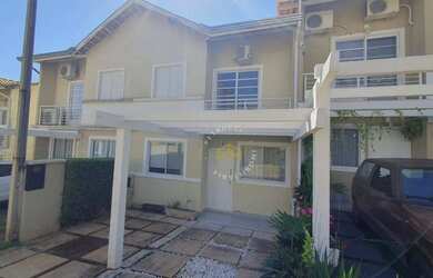 Imagem: A casa em condomínio possui 3 Dormitórios, 3 Banheiros, 2