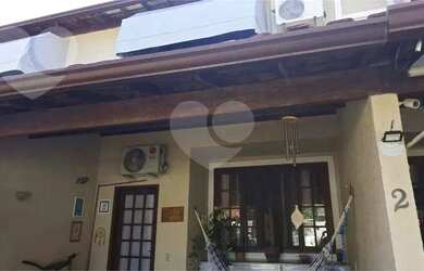 Imagem: A casa em condomínio à venda possui 3 Dormitórios, 3 Banheiros