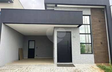 Imagem: A casa em condomínio possui 3 Dormitórios, 2 Banheiros, 2