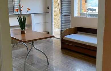 Imagem: A casa possui 2 Dormitórios, Acomodam 5 pessoas, 1 Vaga na