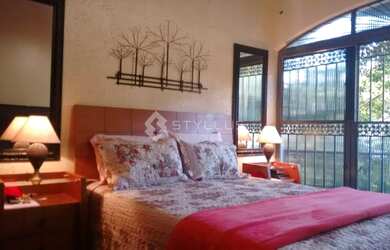 Imagem: A casa em condomínio possui 4 Dormitórios, 5 Banheiros, 2