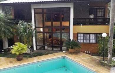 Imagem: A casa em condomínio possui 4 Dormitórios, 5 Banheiros, 2