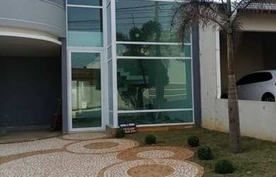 Imagem: A casa em condomínio possui 4 Dormitórios, 4 Banheiros, 4