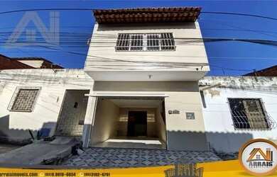 Imagem: A casa possui 3 Dormitórios, 2 Banheiros, 1 Vaga na garagem