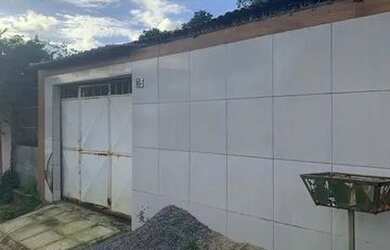 Imagem: A casa possui 2 Dormitórios, 1 Banheiro, 1 Vaga na garagem