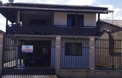 Imagem: A casa possui 4 Dormitórios, 4 Banheiros, 4 Vagas na garagem