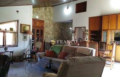 Imagem: A casa possui 2 Dormitórios, 2 Banheiros, 3 Vagas na garagem