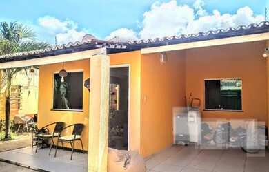 Imagem: A casa possui 2 Dormitórios, 1 Banheiro, 2 Vagas na garagem