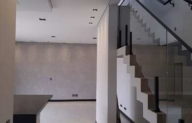 Imagem: A casa em condomínio possui 4 Dormitórios, 2 Banheiros, 4