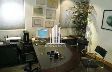 Imagem: O depósito possui 2 Vagas na garagem e 134m² de Área e está