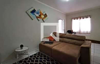 Imagem: A casa possui 4 Dormitórios, 4 Banheiros, 4 Vagas na garagem