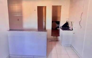 Imagem: A casa possui 1 Dormitório, 1 Banheiro e está localizado em