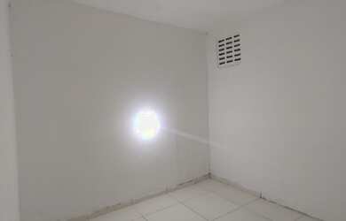 Imagem: A casa possui 1 Dormitório, 1 Banheiro e está localizado