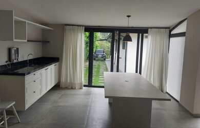 Imagem: A casa em condomínio possui 3 Dormitórios, 4 Banheiros, 5