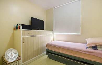 Imagem: O apartamento possui 3 Dormitórios, 1 Banheiro, 1 Vaga na garagem