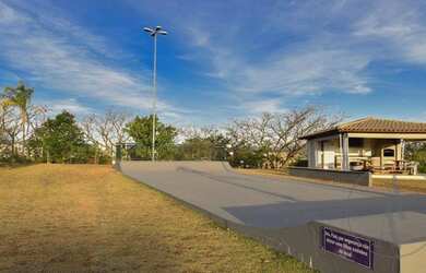 Imagem: O terreno possui 400m² de Área e está localizado em Parque